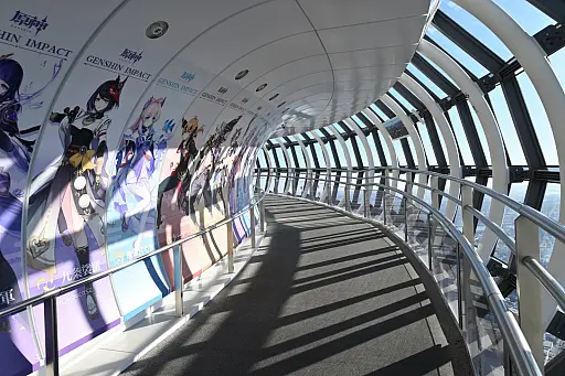 天望回廊（450～445樓）展示《原神》世界和角色的空中畫廊